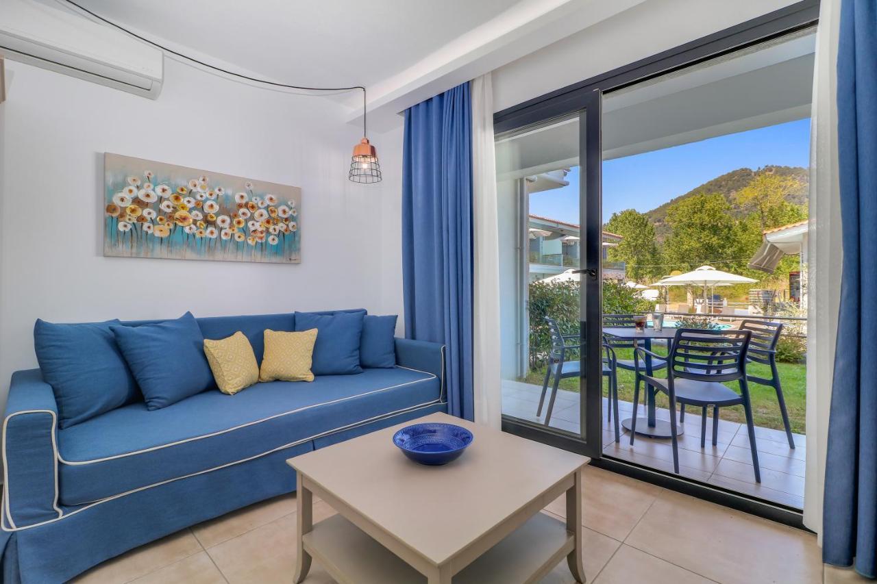 Theros Villas & Suites Hriszí Amudiá Kültér fotó