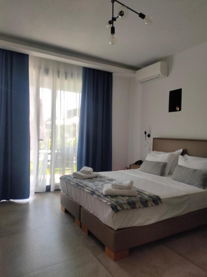 Theros Villas & Suites Hriszí Amudiá Kültér fotó